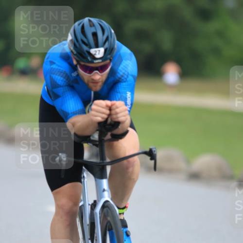 15.06.2025 - 27. Vierlanden-Triathlon H.Heesch http://msf.ph/oto/7981510 15.06.2025 10:47:58 Radfahren 27, 37, 109, 142 meine-sportfotos.de