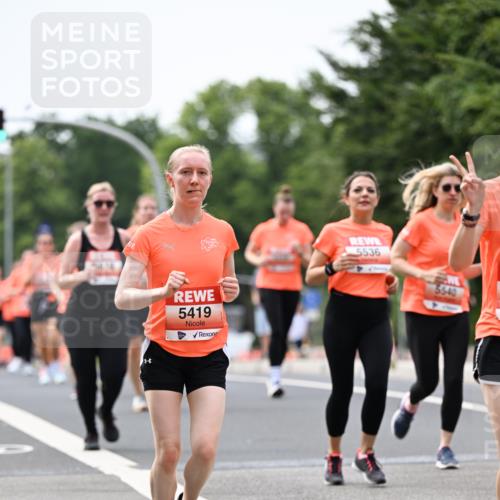 15.06.2025 - REWE Women's Run Dr. Thomas Lammeyer http://msf.ph/oto/7981514 15.06.2025 10:45:50 Laufen 5419, 5536 meine-sportfotos.de