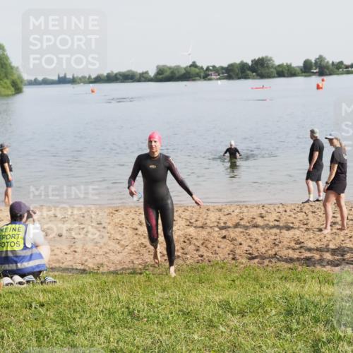 21.06.2025 - 27. Vierlanden-Triathlon MichiJ http://msf.ph/oto/7981527 15.06.2026 09:03:11 Schwimmen 219, 248 meine-sportfotos.de