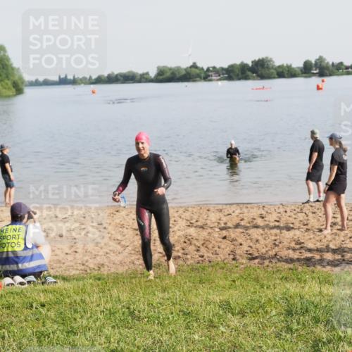 21.06.2025 - 27. Vierlanden-Triathlon MichiJ http://msf.ph/oto/7981544 15.06.2026 09:03:11 Schwimmen 219, 248 meine-sportfotos.de