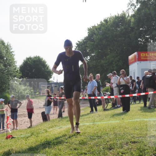 15.06.2025 - 27. Vierlanden-Triathlon KatJ http://msf.ph/oto/7981569 15.06.2025 08:46:11 Schwimmen 134, 152, 194 meine-sportfotos.de