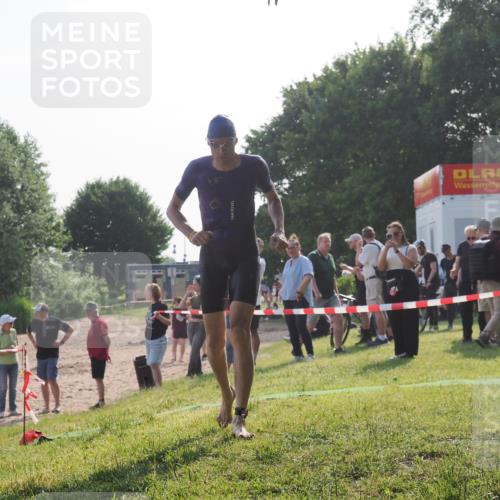 15.06.2025 - 27. Vierlanden-Triathlon KatJ http://msf.ph/oto/7981577 15.06.2025 08:46:11 Schwimmen 134, 152, 194 meine-sportfotos.de