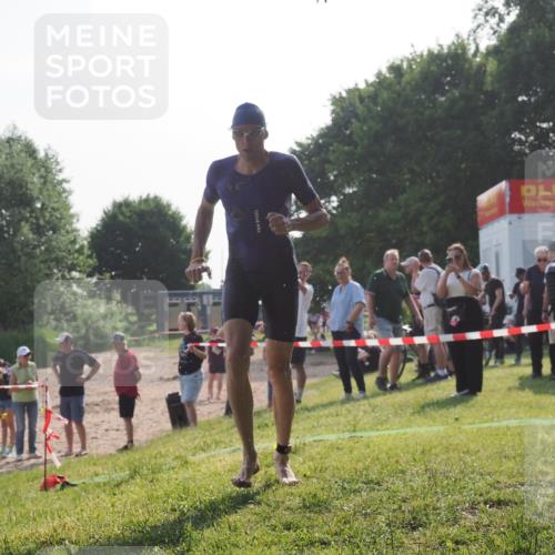 15.06.2025 - 27. Vierlanden-Triathlon KatJ http://msf.ph/oto/7981588 15.06.2025 08:46:12 Schwimmen 134, 152, 194 meine-sportfotos.de