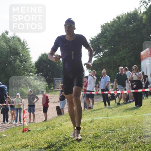 15.06.2025 - 27. Vierlanden-Triathlon KatJ http://msf.ph/oto/7981598 15.06.2025 08:46:12 Schwimmen 134, 152, 194 meine-sportfotos.de