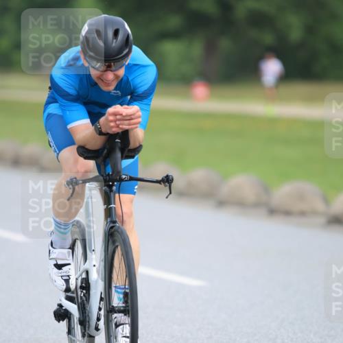 15.06.2025 - 27. Vierlanden-Triathlon H.Heesch http://msf.ph/oto/7981599 15.06.2025 10:48:28 Radfahren 14, 376, 512 meine-sportfotos.de