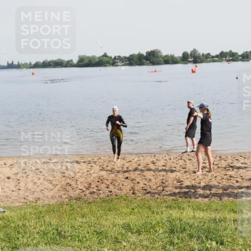 21.06.2025 - 27. Vierlanden-Triathlon MichiJ http://msf.ph/oto/7981600 15.06.2026 09:03:19 Schwimmen 220, 248 meine-sportfotos.de