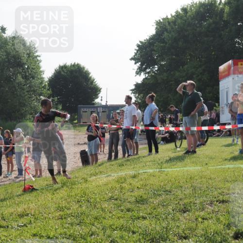15.06.2025 - 27. Vierlanden-Triathlon KatJ http://msf.ph/oto/7981624 15.06.2025 08:46:44 Schwimmen 161 meine-sportfotos.de