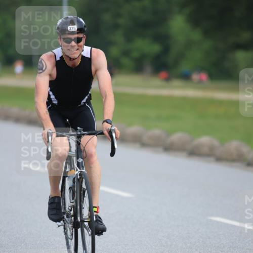 15.06.2025 - 27. Vierlanden-Triathlon H.Heesch http://msf.ph/oto/7981630 15.06.2025 10:48:35 Radfahren 167, 376, 512 meine-sportfotos.de