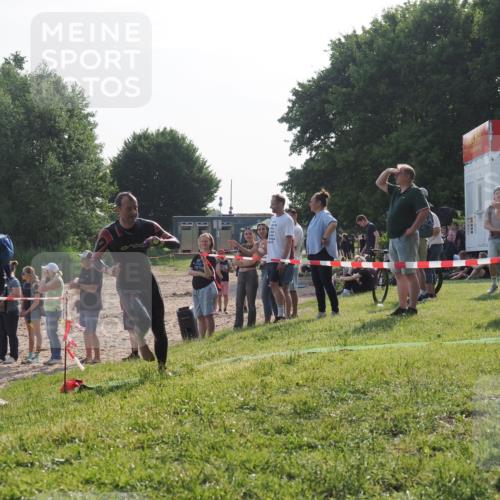 15.06.2025 - 27. Vierlanden-Triathlon KatJ http://msf.ph/oto/7981637 15.06.2025 08:46:44 Schwimmen 161 meine-sportfotos.de