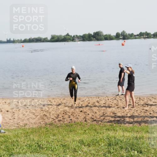21.06.2025 - 27. Vierlanden-Triathlon MichiJ http://msf.ph/oto/7981638 15.06.2026 09:03:19 Schwimmen 220, 248 meine-sportfotos.de