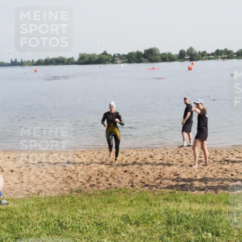21.06.2025 - 27. Vierlanden-Triathlon MichiJ http://msf.ph/oto/7981641 15.06.2026 09:03:20 Schwimmen 220 meine-sportfotos.de