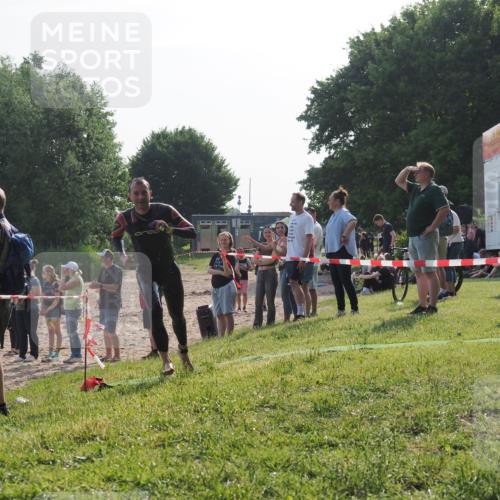 15.06.2025 - 27. Vierlanden-Triathlon KatJ http://msf.ph/oto/7981644 15.06.2025 08:46:44 Schwimmen 161 meine-sportfotos.de