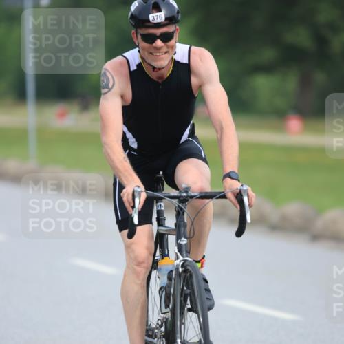 15.06.2025 - 27. Vierlanden-Triathlon H.Heesch http://msf.ph/oto/7981645 15.06.2025 10:48:35 Radfahren 167, 376, 512 meine-sportfotos.de