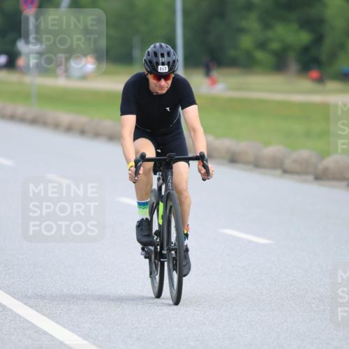 15.06.2025 - 27. Vierlanden-Triathlon H.Heesch http://msf.ph/oto/7981650 15.06.2025 10:48:38 Radfahren 167, 376 meine-sportfotos.de