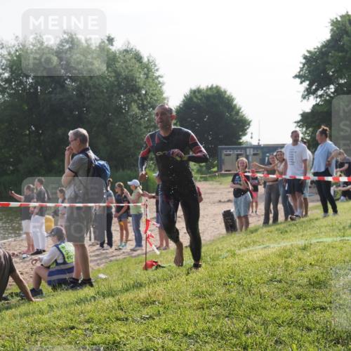 15.06.2025 - 27. Vierlanden-Triathlon KatJ http://msf.ph/oto/7981666 15.06.2025 08:46:45 Schwimmen 161 meine-sportfotos.de