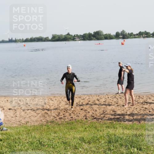 21.06.2025 - 27. Vierlanden-Triathlon MichiJ http://msf.ph/oto/7981668 15.06.2026 09:03:20 Schwimmen 220 meine-sportfotos.de