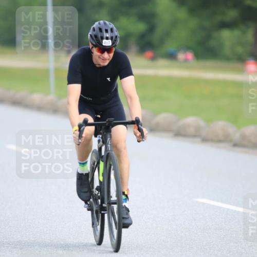 15.06.2025 - 27. Vierlanden-Triathlon H.Heesch http://msf.ph/oto/7981673 15.06.2025 10:48:39 Radfahren 167, 376 meine-sportfotos.de