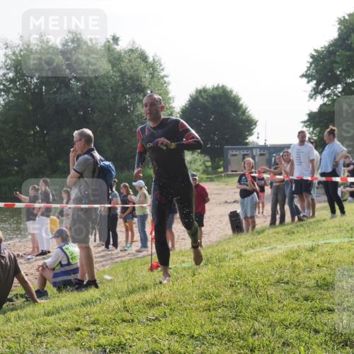 15.06.2025 - 27. Vierlanden-Triathlon KatJ http://msf.ph/oto/7981674 15.06.2025 08:46:45 Schwimmen 161 meine-sportfotos.de