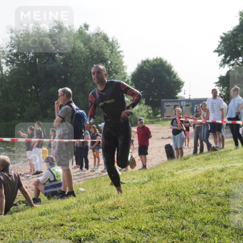 15.06.2025 - 27. Vierlanden-Triathlon KatJ http://msf.ph/oto/7981683 15.06.2025 08:46:45 Schwimmen 161 meine-sportfotos.de
