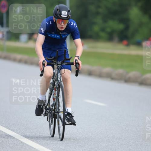 15.06.2025 - 27. Vierlanden-Triathlon H.Heesch http://msf.ph/oto/7981685 15.06.2025 10:48:53 Radfahren 229, 236, 358, 378, 440 meine-sportfotos.de