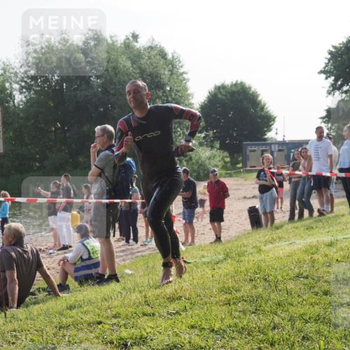 15.06.2025 - 27. Vierlanden-Triathlon KatJ http://msf.ph/oto/7981690 15.06.2025 08:46:45 Schwimmen 161 meine-sportfotos.de