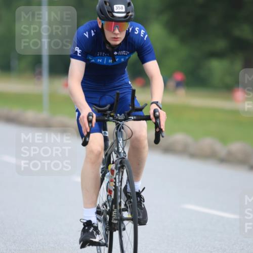 15.06.2025 - 27. Vierlanden-Triathlon H.Heesch http://msf.ph/oto/7981694 15.06.2025 10:48:53 Radfahren 229, 236, 358, 378, 440 meine-sportfotos.de