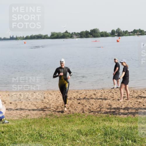 21.06.2025 - 27. Vierlanden-Triathlon MichiJ http://msf.ph/oto/7981695 15.06.2026 09:03:21 Schwimmen 220 meine-sportfotos.de