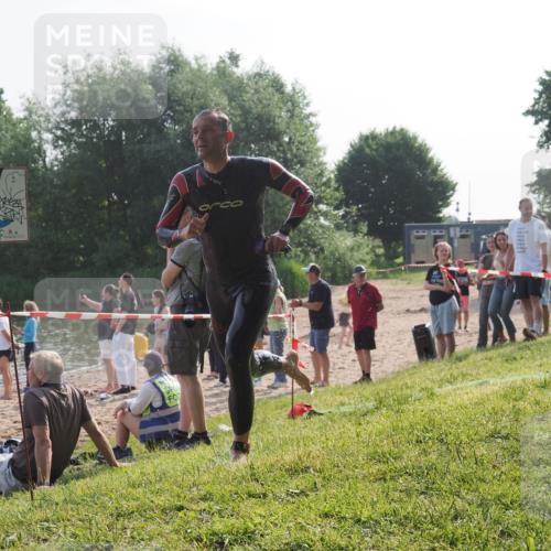 15.06.2025 - 27. Vierlanden-Triathlon KatJ http://msf.ph/oto/7981699 15.06.2025 08:46:45 Schwimmen 161 meine-sportfotos.de