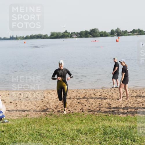 21.06.2025 - 27. Vierlanden-Triathlon MichiJ http://msf.ph/oto/7981703 15.06.2026 09:03:21 Schwimmen 220 meine-sportfotos.de