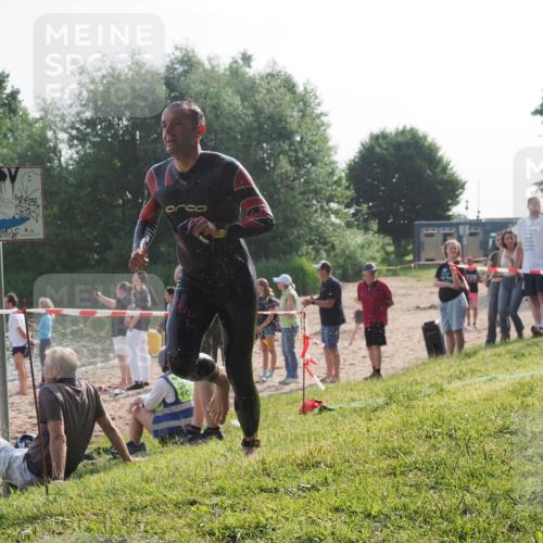 15.06.2025 - 27. Vierlanden-Triathlon KatJ http://msf.ph/oto/7981706 15.06.2025 08:46:45 Schwimmen 161 meine-sportfotos.de
