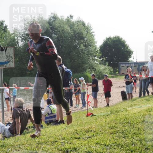 15.06.2025 - 27. Vierlanden-Triathlon KatJ http://msf.ph/oto/7981715 15.06.2025 08:46:46 Schwimmen 161 meine-sportfotos.de