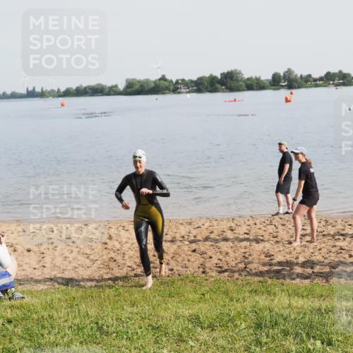 21.06.2025 - 27. Vierlanden-Triathlon MichiJ http://msf.ph/oto/7981719 15.06.2026 09:03:21 Schwimmen 220 meine-sportfotos.de