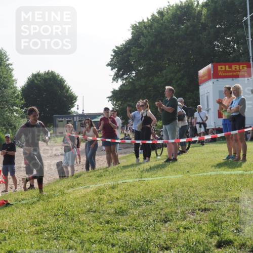 15.06.2025 - 27. Vierlanden-Triathlon KatJ http://msf.ph/oto/7981722 15.06.2025 08:47:36 Schwimmen 48 meine-sportfotos.de