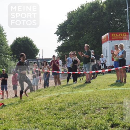 15.06.2025 - 27. Vierlanden-Triathlon KatJ http://msf.ph/oto/7981729 15.06.2025 08:47:37 Schwimmen 48 meine-sportfotos.de