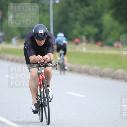 15.06.2025 - 27. Vierlanden-Triathlon H.Heesch http://msf.ph/oto/7981730 15.06.2025 10:49:02 Radfahren 115, 378, 440, 469 meine-sportfotos.de