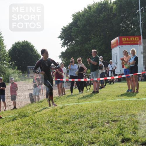15.06.2025 - 27. Vierlanden-Triathlon KatJ http://msf.ph/oto/7981759 15.06.2025 08:47:37 Schwimmen 48 meine-sportfotos.de