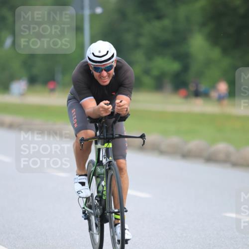 15.06.2025 - 27. Vierlanden-Triathlon H.Heesch http://msf.ph/oto/7981770 15.06.2025 10:49:17 Radfahren 6, 29, 447 meine-sportfotos.de