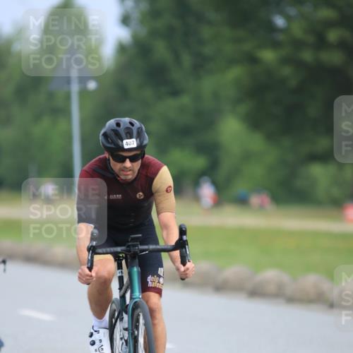 15.06.2025 - 27. Vierlanden-Triathlon H.Heesch http://msf.ph/oto/7981791 15.06.2025 10:49:39 Radfahren 4, 367, 407, 613 meine-sportfotos.de
