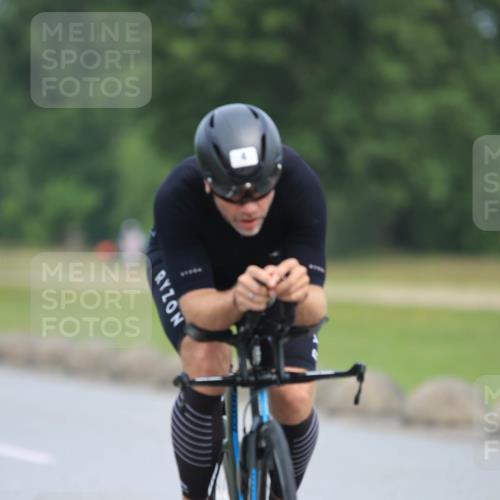 15.06.2025 - 27. Vierlanden-Triathlon H.Heesch http://msf.ph/oto/7981799 15.06.2025 10:49:40 Radfahren 4, 367, 407, 613 meine-sportfotos.de