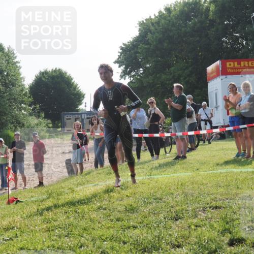 15.06.2025 - 27. Vierlanden-Triathlon KatJ http://msf.ph/oto/7981802 15.06.2025 08:47:38 Schwimmen 48 meine-sportfotos.de