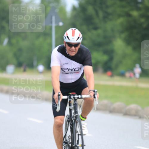 15.06.2025 - 27. Vierlanden-Triathlon H.Heesch http://msf.ph/oto/7981810 15.06.2025 10:49:43 Radfahren 4, 232, 367, 407, 613 meine-sportfotos.de