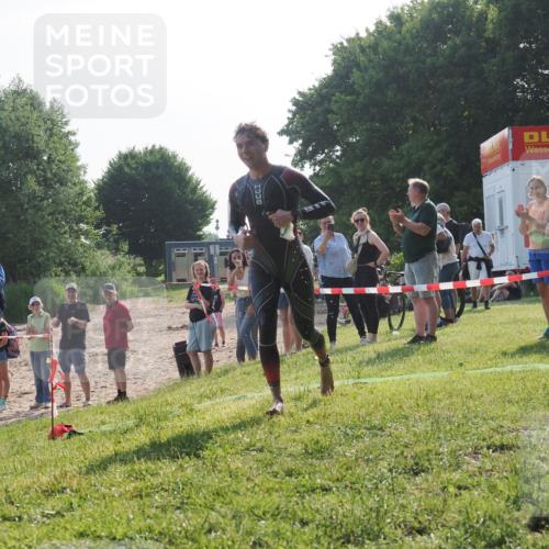 15.06.2025 - 27. Vierlanden-Triathlon KatJ http://msf.ph/oto/7981811 15.06.2025 08:47:38 Schwimmen 48 meine-sportfotos.de