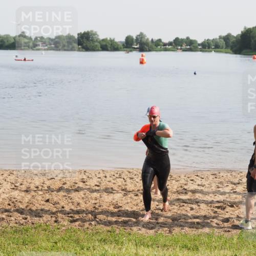 21.06.2025 - 27. Vierlanden-Triathlon MichiJ http://msf.ph/oto/7981848 15.06.2026 09:04:40 Schwimmen 247 meine-sportfotos.de