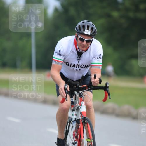 15.06.2025 - 27. Vierlanden-Triathlon H.Heesch http://msf.ph/oto/7981850 15.06.2025 10:49:56 Radfahren 150, 215, 250, 394, 423 meine-sportfotos.de