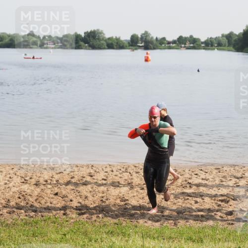 21.06.2025 - 27. Vierlanden-Triathlon MichiJ http://msf.ph/oto/7981852 15.06.2026 09:04:40 Schwimmen 247 meine-sportfotos.de