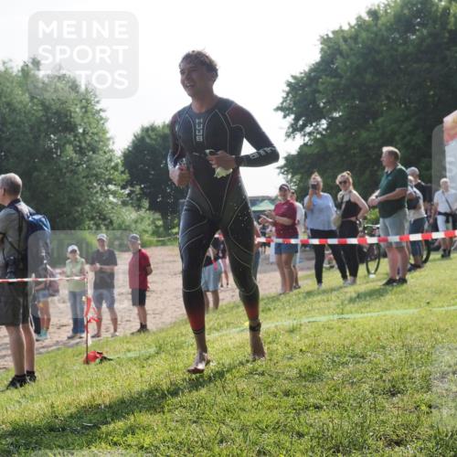 15.06.2025 - 27. Vierlanden-Triathlon KatJ http://msf.ph/oto/7981859 15.06.2025 08:47:38 Schwimmen 48 meine-sportfotos.de