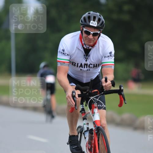 15.06.2025 - 27. Vierlanden-Triathlon H.Heesch http://msf.ph/oto/7981861 15.06.2025 10:49:56 Radfahren 150, 215, 250, 394, 423 meine-sportfotos.de