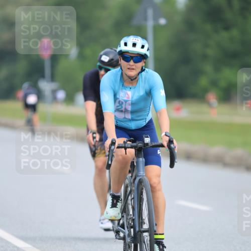 15.06.2025 - 27. Vierlanden-Triathlon H.Heesch http://msf.ph/oto/7981871 15.06.2025 10:50:00 Radfahren 39, 54, 150, 215, 225, 250, 423 meine-sportfotos.de