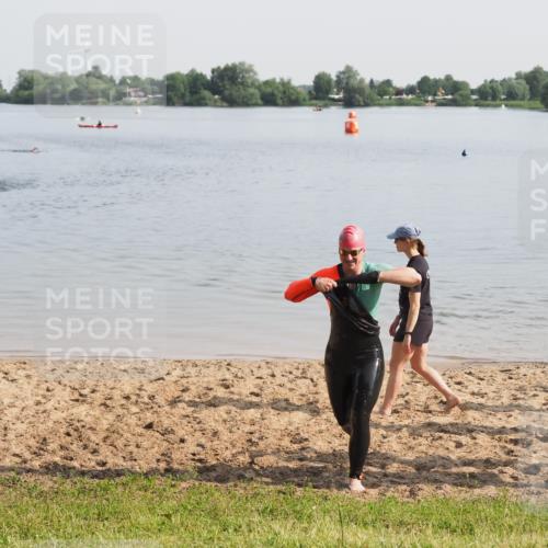 21.06.2025 - 27. Vierlanden-Triathlon MichiJ http://msf.ph/oto/7981875 15.06.2026 09:04:40 Schwimmen 247 meine-sportfotos.de