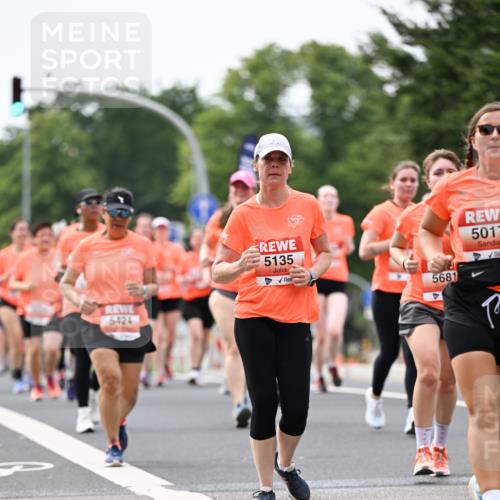 15.06.2025 - REWE Women's Run Dr. Thomas Lammeyer http://msf.ph/oto/7981898 15.06.2025 10:45:59 Laufen 5424, 5135, 5681, 5017 meine-sportfotos.de